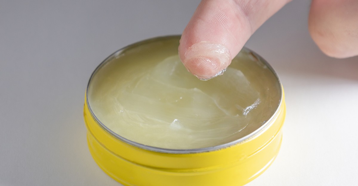 Klorin “Mencuri” Minyak Kulit 30 Menit? 3 Lapisan Minyak Kelapa yang Blokir Iritasi Kolam